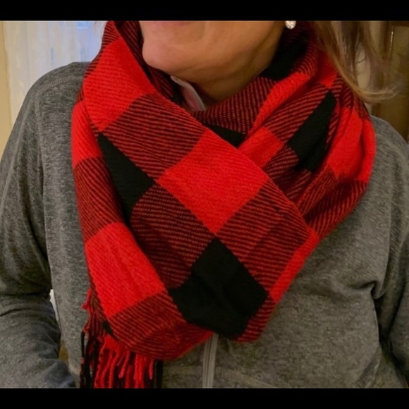 Red Buffalo checkered scarf womens - Picture 5 of 5